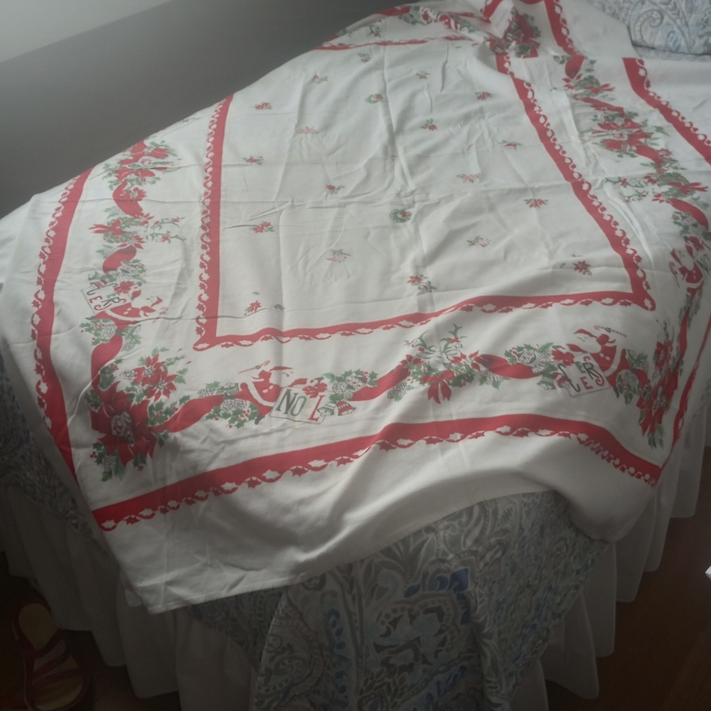 1950s Vintage  Noel Christmas Table Cloth Linens